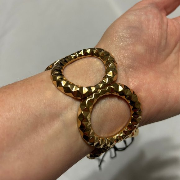 Hammered Gold Circle Stretch Statement Bracelet - Picture 7 of 8